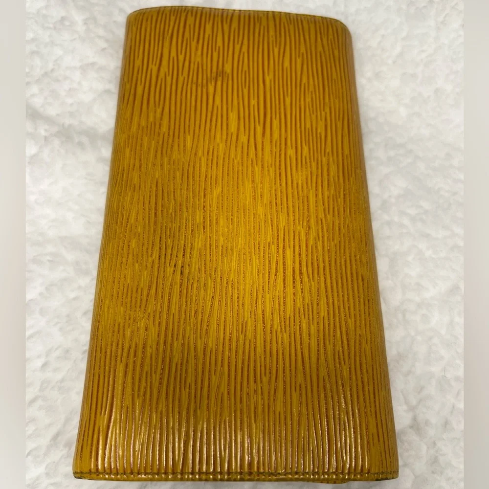 Authentic Louis Vuitton Epi Wallet - Picture 6 of 10